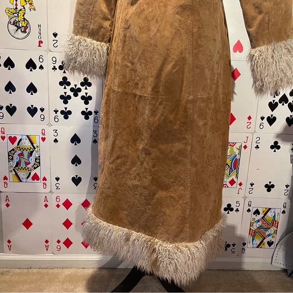 the most gorgeous fluffy trimmed coat - Picture 4 of 7